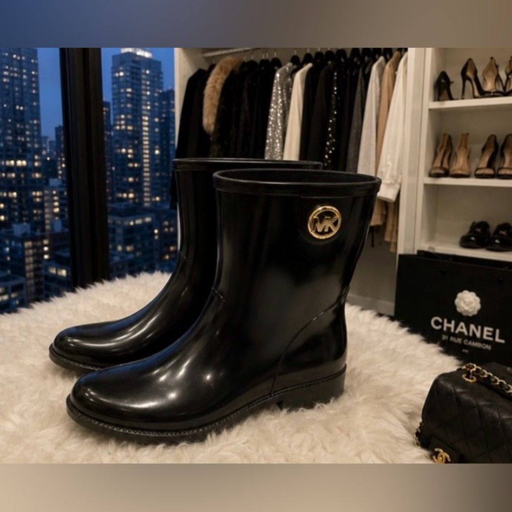 *Michael Kors* Sz 10 Black Logo Short Rain Boots
